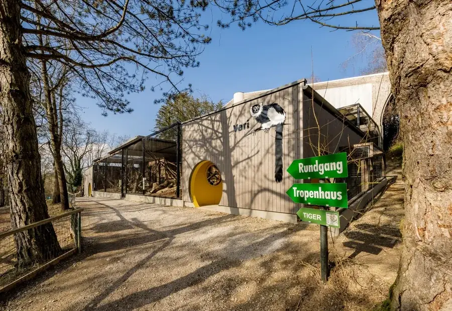 Katta- & Vari-Anlage, Zoo Schmiding