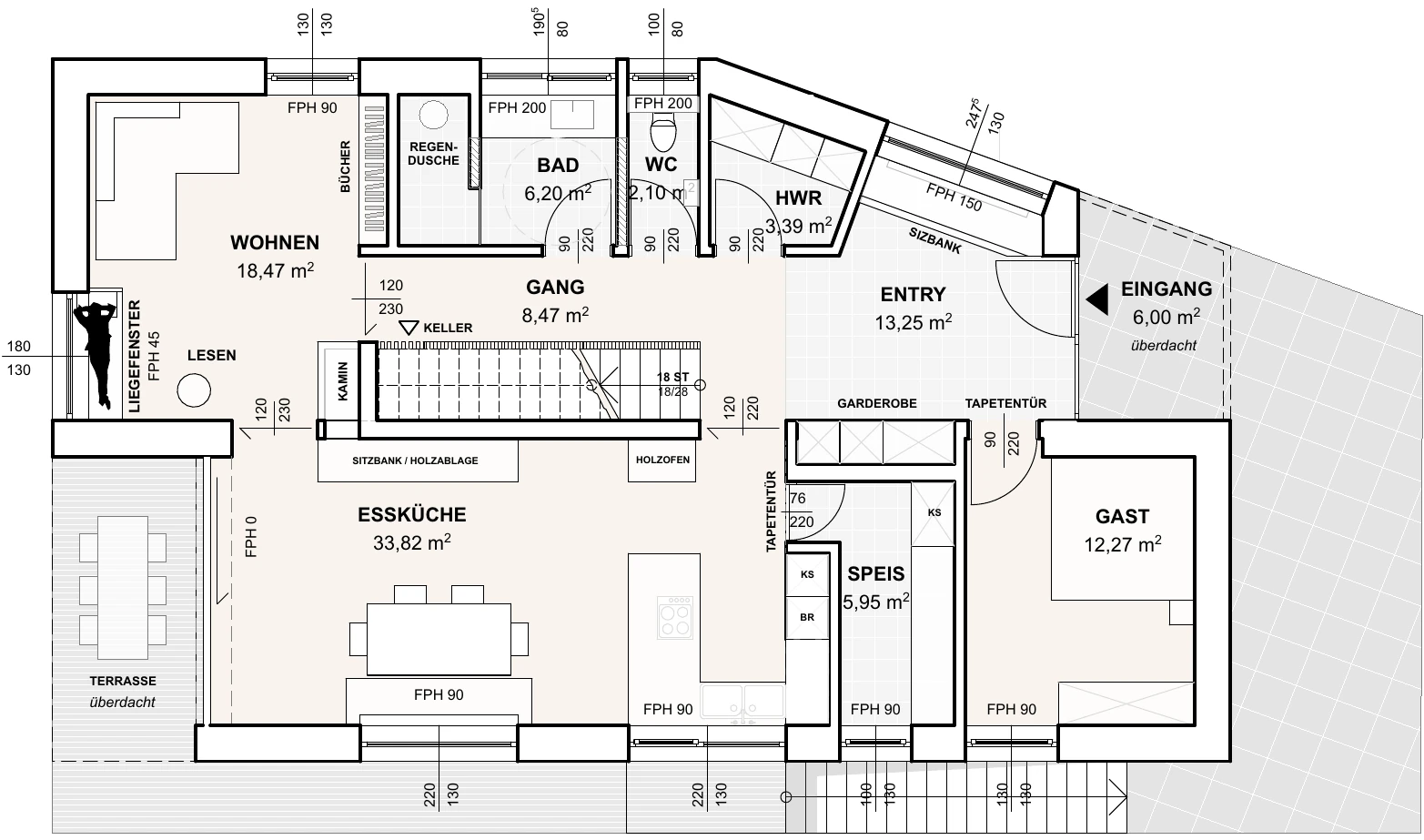 Erdgeschoss – Essküche, Wohnen mit Kamin und Liegefenster, Entry und Gastzimmer, überdachte Terrasse zum Garten